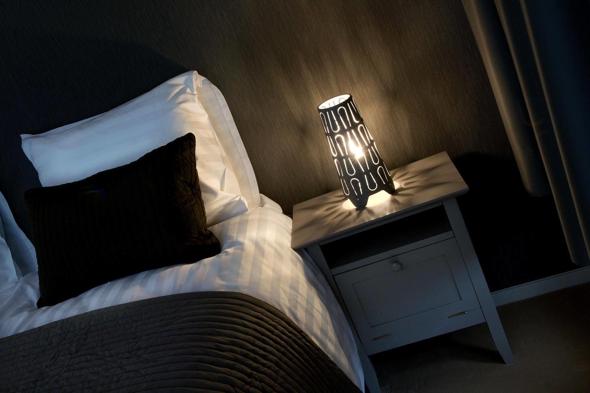 Hotel-Restaurant Thuis! Dinteloord Экстерьер фото