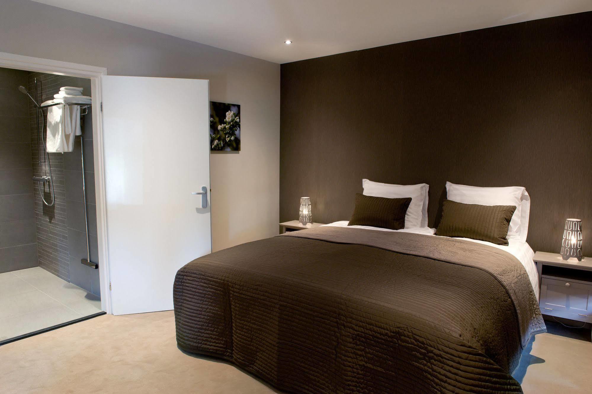 Hotel-Restaurant Thuis! Dinteloord Экстерьер фото